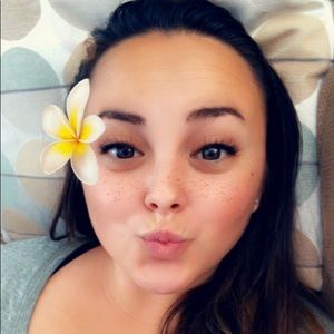 Meet your Posher, Desiree